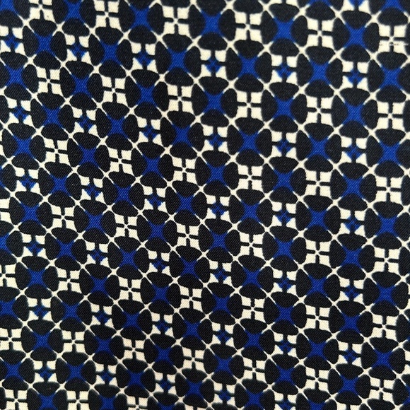 Ladies blue sleeveless blouse with sharp geometric pattern- size small - Picture 5 of 5